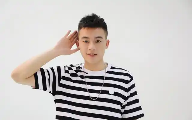 欧豪影视霸气名场面(痞子硬汉欧豪是大导刘伟强干儿子)(52)