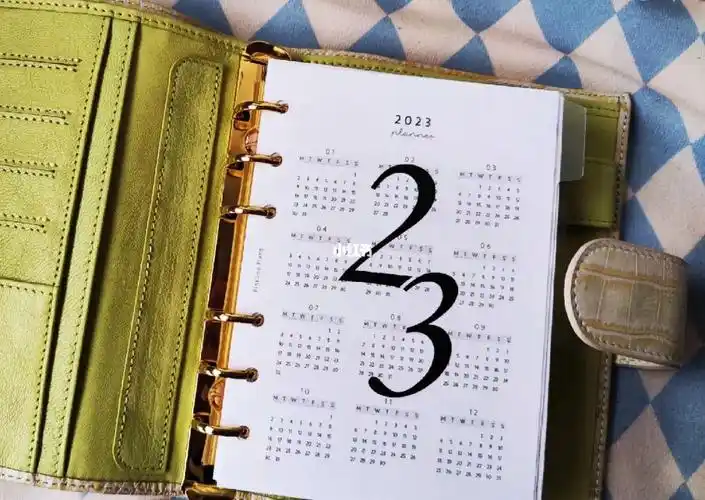 我只放了半年的量就已经很满了,下半年到时候再换吧内页选了:23年日历