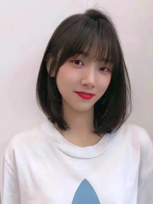 非常适合方圆脸女生的一款到肩短发
