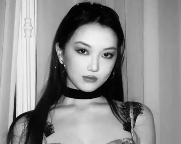 李嫣公开术后照片,4次手术摆脱兔唇,颜值赛王菲,美出新高度