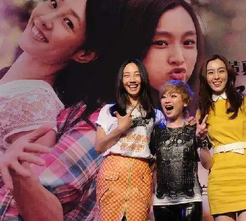 白百何范玮琪北京宣传爱情片《被偷走的那五年》