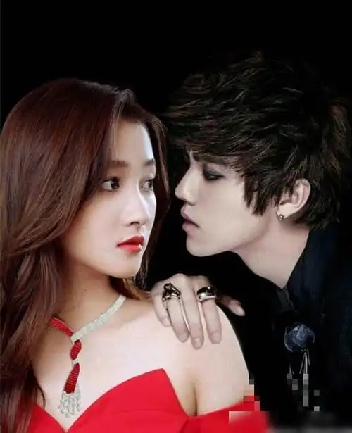 关晓彤鹿晗罕见晒照秀恩爱脖子上有草莓印