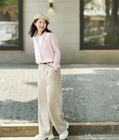 早春的时候穿长裤,宽松设计必须要有分寸感,保留时尚感