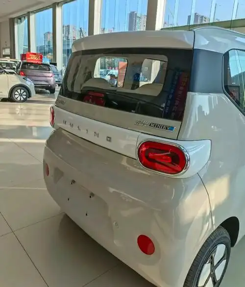 有望于11月15日上市,新款五菱宏光miniev马卡龙到店实拍图曝光_懂车帝