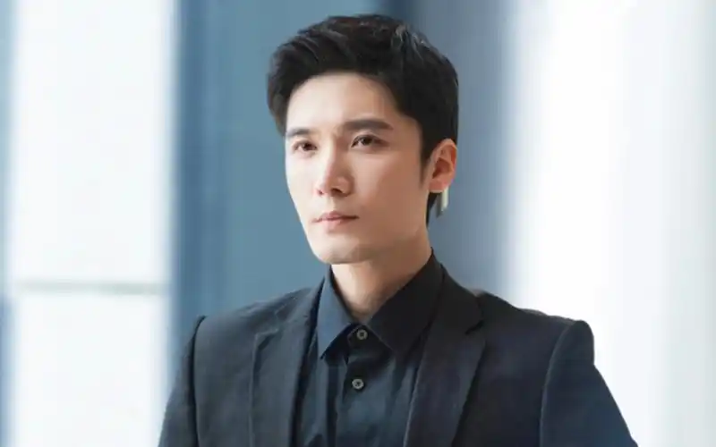 刘海宽,周微微《锋利的心动》定档预告