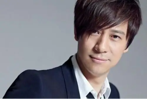 解晓东参加央视"青歌赛"荣获最受欢迎歌手奖并登上春晚舞台一举成名