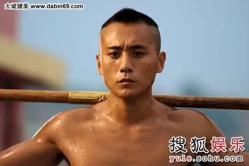 刘烨的身材,媒体竟说他有肌肉,晕死.