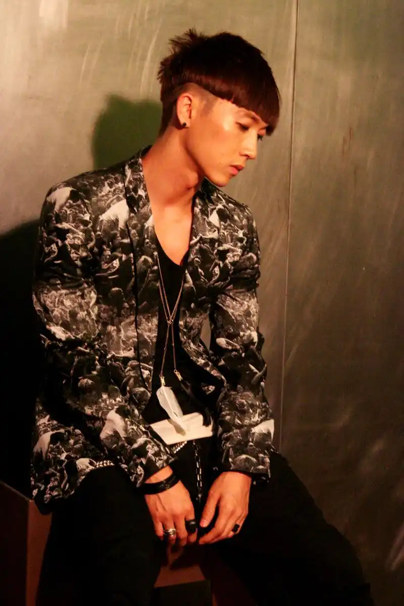 张佑赫封面杂志