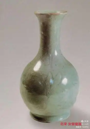 ▼宝藏九:北宋·汝窑天蓝釉刻花鹅颈瓶.
