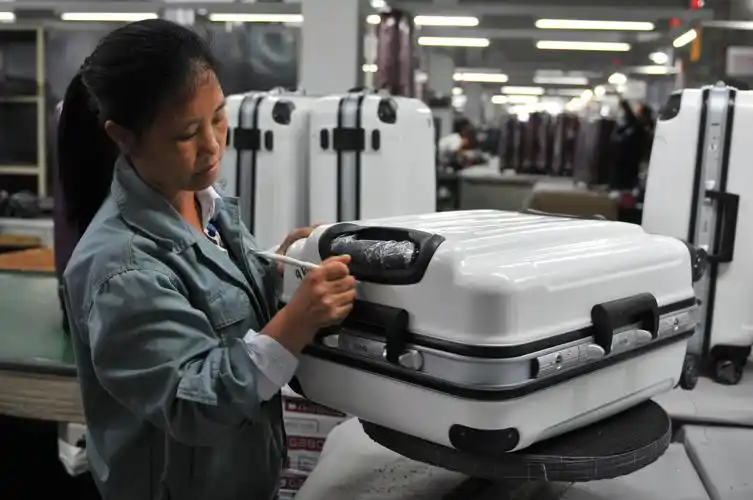 年增速30% 银座箱包坚持"线上 线下"战略