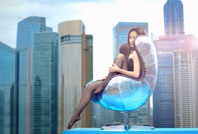 韩雪曾代言某品牌丝袜,穿黑丝大秀美腿,性感程度堪比男人装!