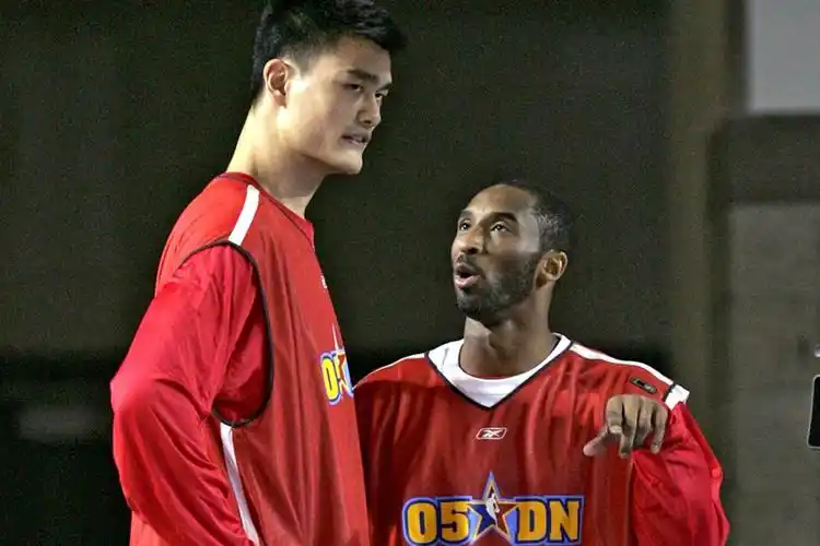 08年姚明有机会和科比联手为什么最后拒绝加盟湖人原因无非两点