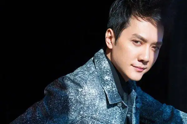 冯绍峰的个人资料及家庭背景冯绍峰家境殷实是真的吗