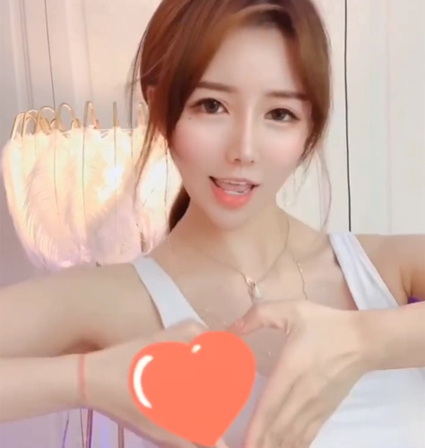 全网"最大胆"女主播,虎牙零度违规7次被官方冻结,直言自己被冤枉!