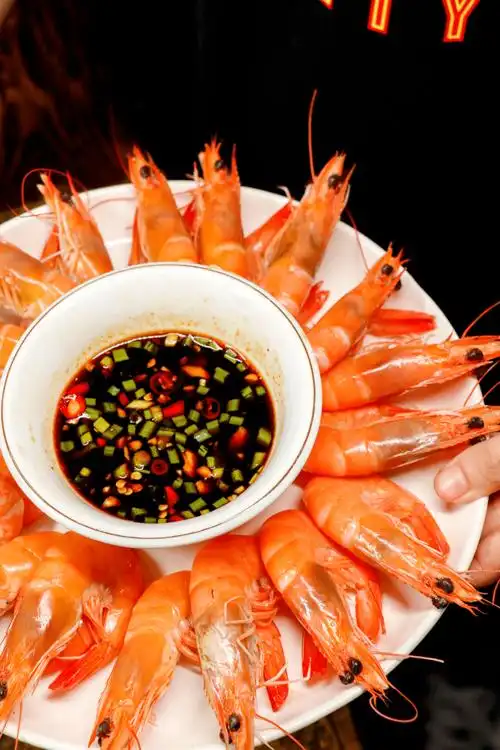 清蒸黄花鱼海蛎煎蛋 干锅包菜爆炒花甲 凉拌青瓜 汤白灼明虾永远滴神