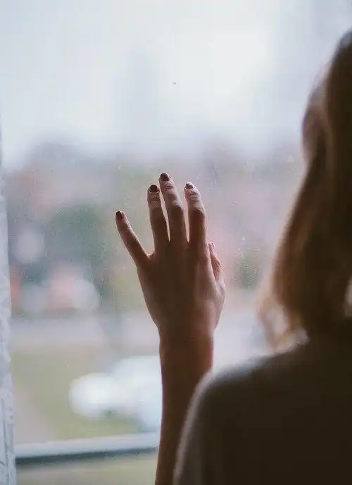 六,什么是孤独,就是有一天你拍了一张很美很有意境的照片存在手机里