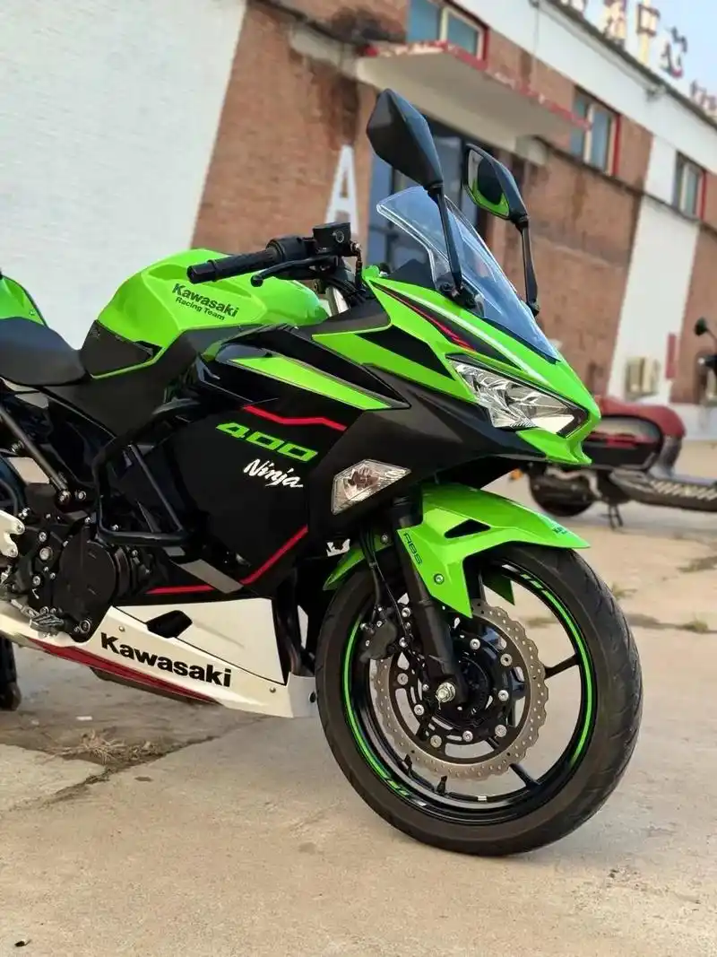 机车 【车辆型号】:川崎忍者400 【车辆价格】:28800