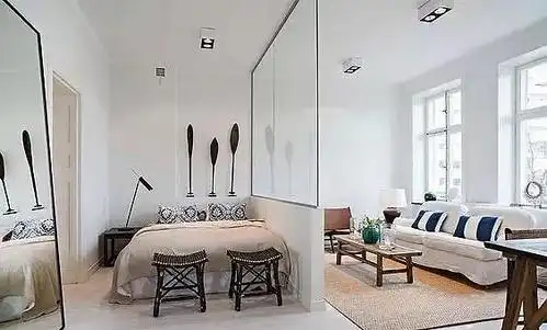 但是还是想要有书房,衣帽间,可以在卧室里增加玻璃隔断,分隔出小书房