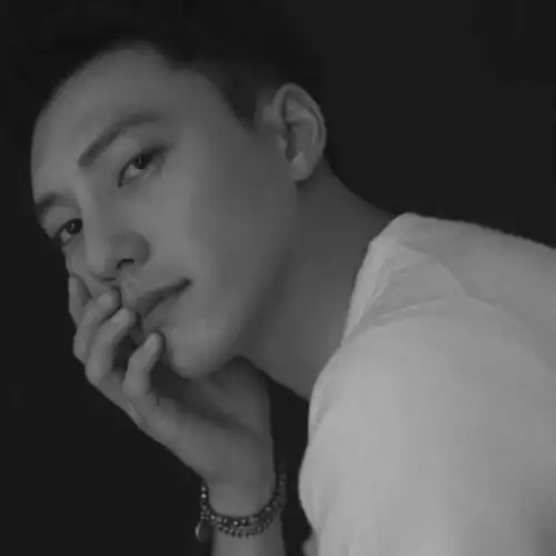 成熟男人头像高清真实照片