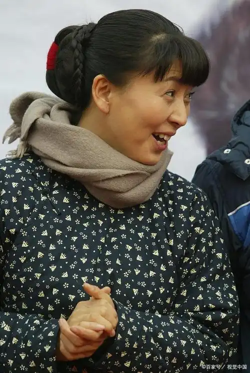 闫学晶这一路走来,从一名二人转演员到电视剧演员一路走来是比较不