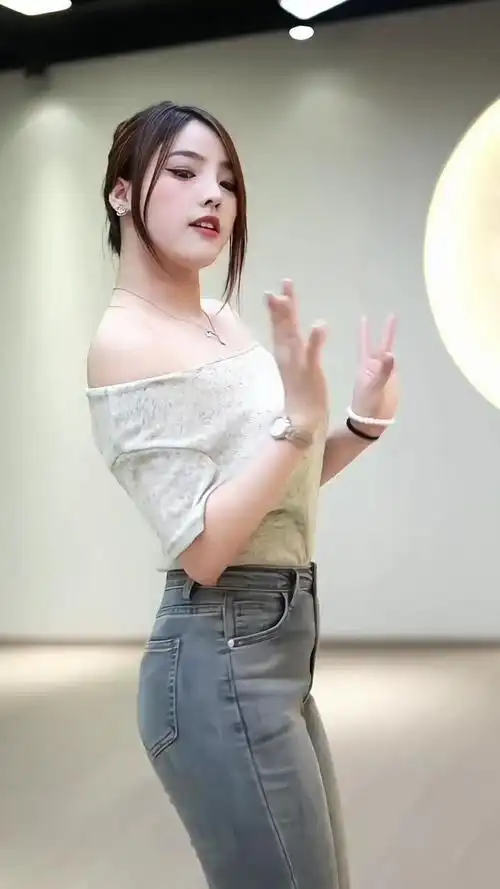 颜值气质美女完美身材 #性感丰满小姐姐 #紧身牛仔裤