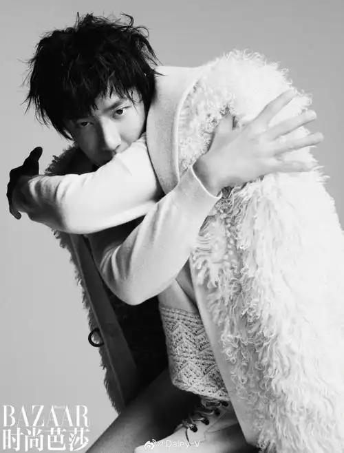 王一博#@uniq-王一博| 《时尚芭莎》一月刊封面大片:王一博在芭莎开