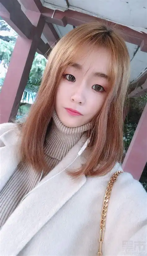 真实素颜女神生活照/美女套图581照片 2视频(嘟嘟嘴可爱小女生自拍照