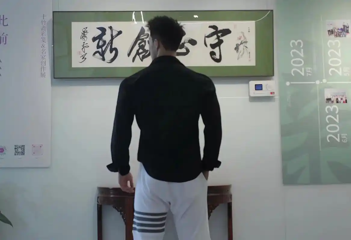 我生本无乡,心安是归处.#国风 #背影 #健身模特 - 抖音