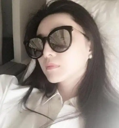 盘点女星睡觉:迪丽热巴睁着眼,杨颖张着嘴,被刘亦菲的姿势震撼