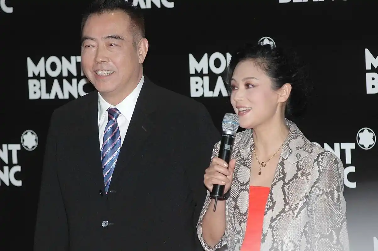 疑似移民的冯小刚与坚守国籍的陈凯歌父子!