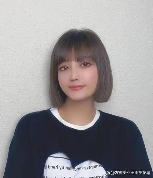 精致的发型,非常简单好打理,而且可爱感里带着酷酷的气息,又减龄还显