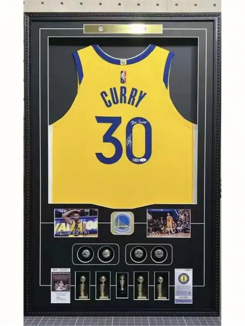 送篮球迷最好的礼物库里亲签球衣