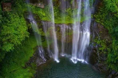 天河瀑布藏于雅安深山中的清凉秘境