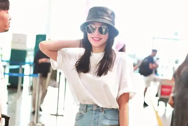 看上半身秦岚的私服似乎还是很"白月光"?