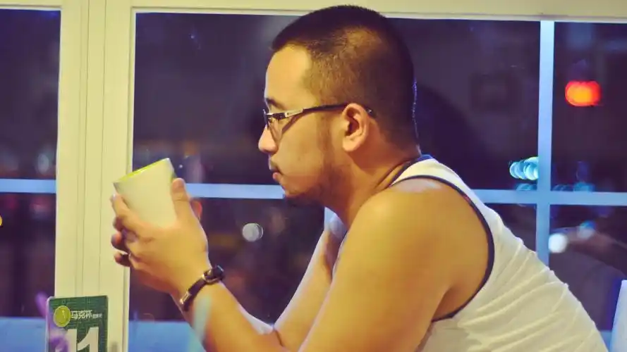 既然都这么爱吵不如就两个人就在-大u熊