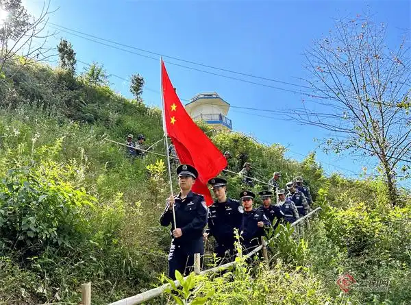 云南怒江巡边路上党旗红这场主题党日活动走心更走实