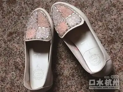 28岁妈妈长途大巴上一觉醒来,鞋里发现不明液体