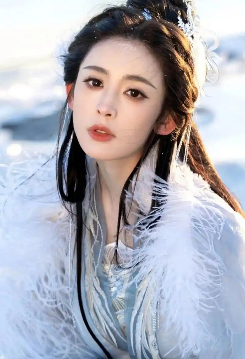 古力娜扎的古风造型好美,清新飘逸,美丽动人,宛若仙女!