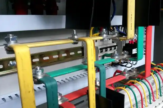 动力柜内部铜排连接及接线连接