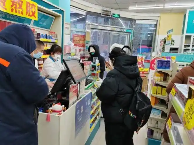 新知达人, 买不到药的背后,超负荷运转的药店人