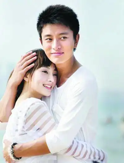 李小璐接受贾乃亮求婚 拒做婚前财产公证