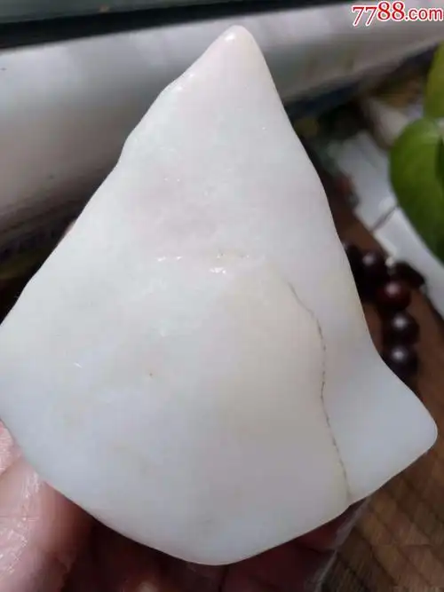 (石英岩玉)质地细腻,玉化好,6.8*5.5*4.5cm