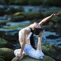 唯美女生瑜伽头像_微信头像图片大全