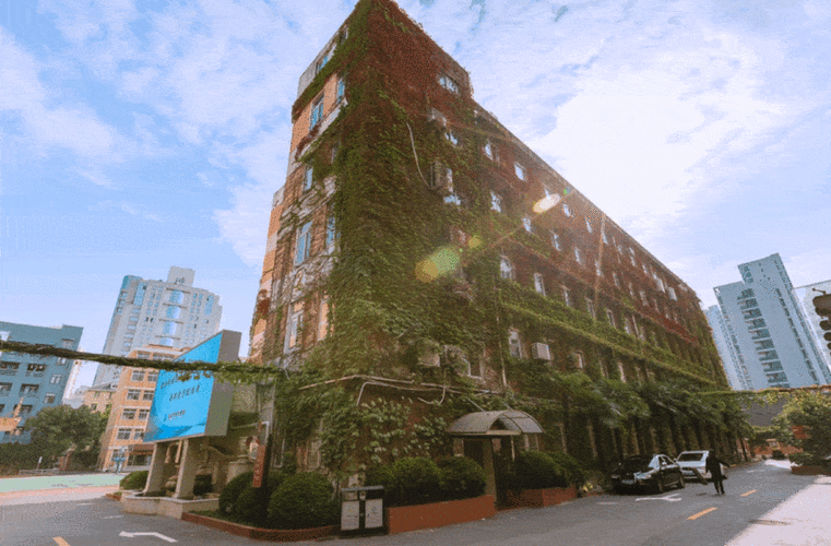 2022年欢迎报考上海市商业学校