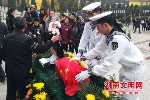 常德梅雄烈士勇救8名乘客牺牲后捐器官 魂归故里