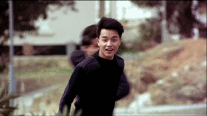 英雄本色张国荣开心奔跑gif动图_动态图_表情包下载_soogif