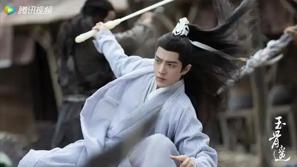 肖战主演的古装奇幻剧《玉骨遥》在播出后受到了观众的热烈追捧,其