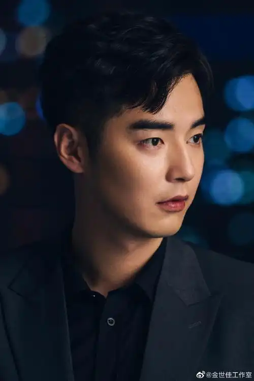 金世佳超话今"天"加班吃01@金世佳#她们的名字