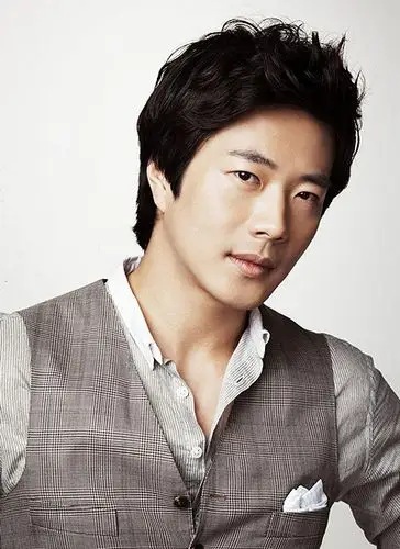 国字脸男明星的发型 男人国字脸适合什么发型