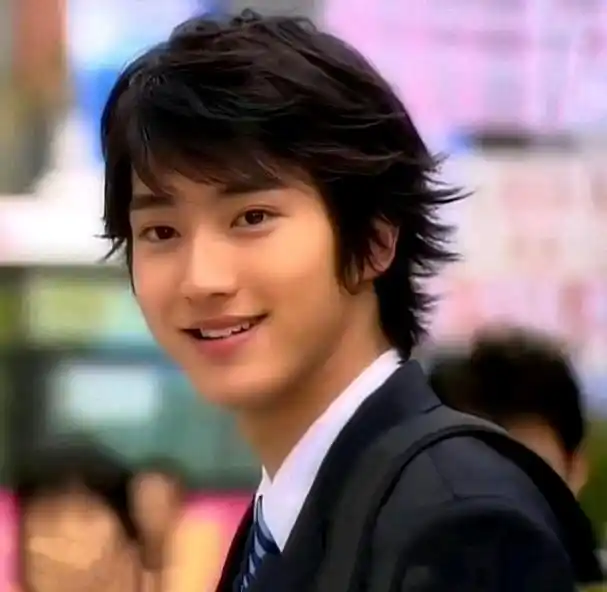 如果不说,你敢认照片中的油腻男人是崔始源吗?